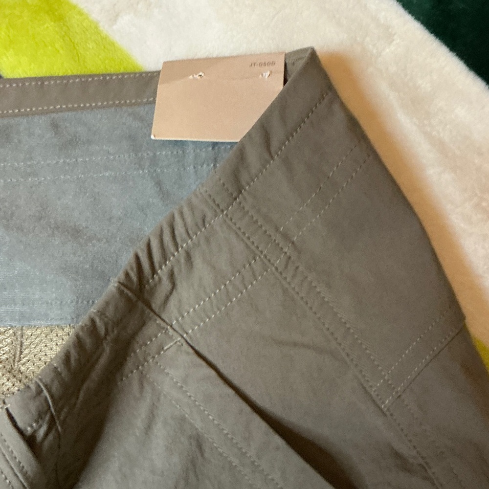 Royal Robbins Women’s Brown Flat Front Shorts - Picture 3 of 13
